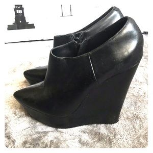 ✨2/$55 ✨Black Aldo Wedge Booties